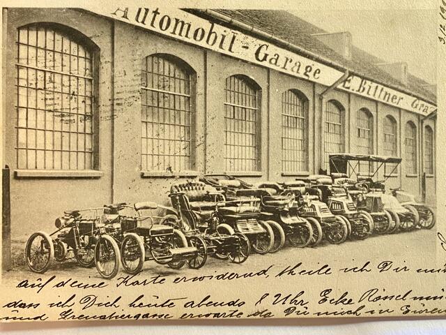 Seltenheitswert: In der Garage von E. Bittner waren 1902 viele Oldtimer anzutreffen, die damals jedoch Newtimer waren.