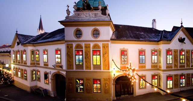 Bei der alten Post wird es wieder einen großen Adventskalender geben.