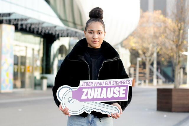 Die Jungen Linken Donaustadt machten am Montag, 23. November, auf den Tag gegen Gewalt an Frauen aufmerksam.