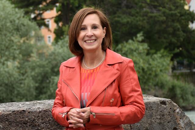 Frauenlandesrätin Gabriele Fischer will mehr Frauen in Führungspositionen sehen. Das Motto dazu: "Nüsse knacken – Früchte ernten".