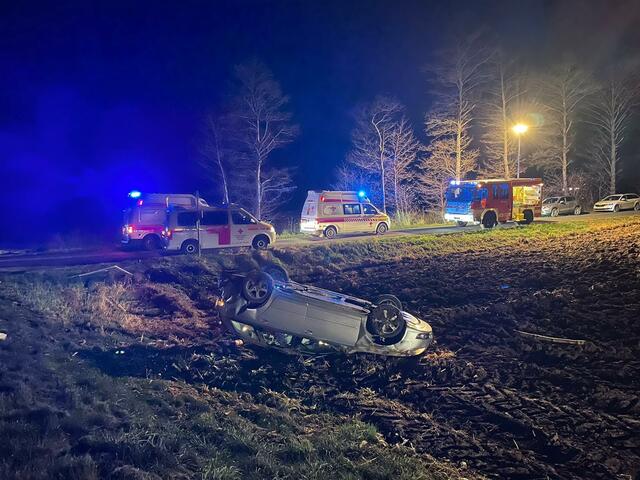 Die Bergearbeiten wurden von 17 Einsatzkräften der Freiwilligen Feuerwehr Untermitterdorf durchgeführt.