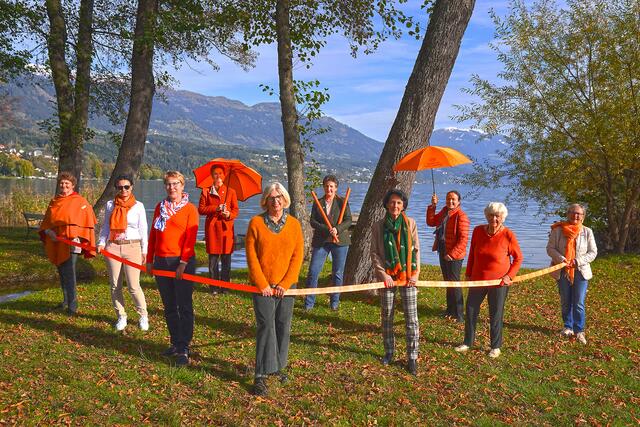 Starkes Netzwerk von Frauen im orange-herbstlichen Farbenkleid am Millstätter See  | Foto:  Soroptimist Club Spittal/Millstätter See/Pleschberger