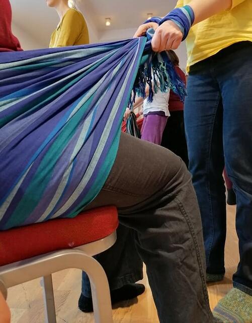 Entspannungsübungen mit spezieller Rebozo-Technik.