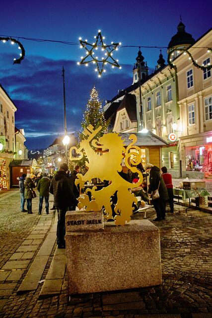 Ein "Lichtermeer" sorgt für Weihnachtsstimmung in der Melker Innenstadt.
