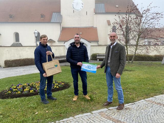 v.l.: Obmann IGS Franz Blauensteiner, Wirtschaftsbundobmann Daniel Hölzl, Bgm. Josef Schaden