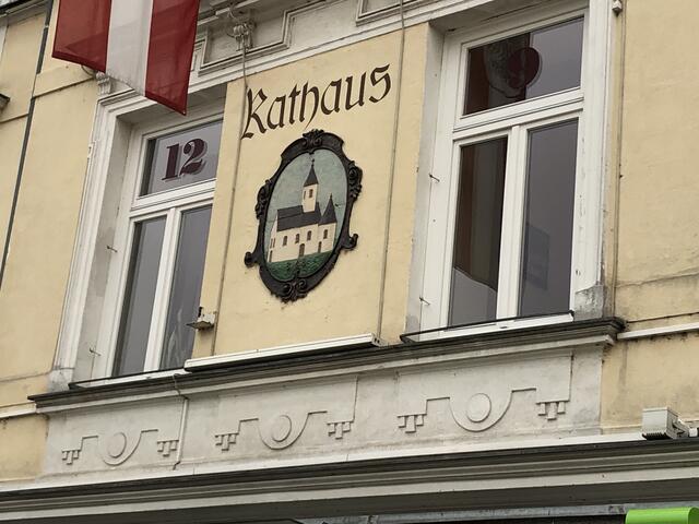 Entlastung für Feldkirchner Familien in Bezug auf Betreuungskosten: Umlaufbeschluss für den Stadtrat vorbereitet.