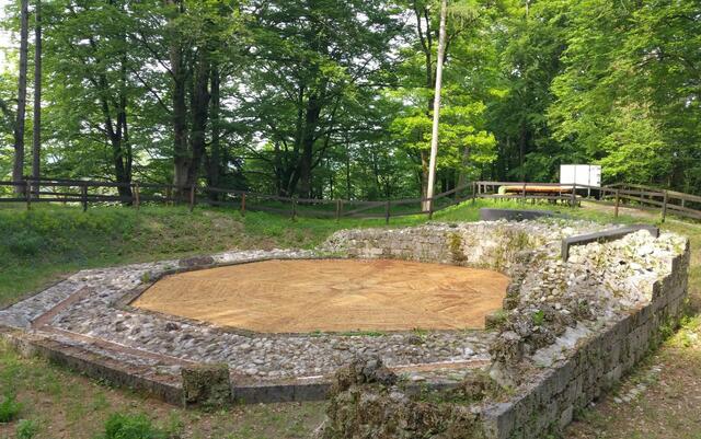 Überreste der im 12. Jahrhundert erbauten Ratzlburg in Oberrothenbuch sind bis heute erhalten. | Foto: Stadtamt Braunau