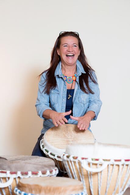 "Die Trommlerin" bietet Gutscheine für Ihre Aktivitäten, wie unter anderem Workshops, an. | Foto: Edith Schipani-Surböck
