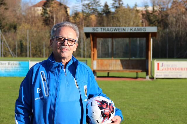 Josef Thurnn auf dem Tragweiner Sportplatz.