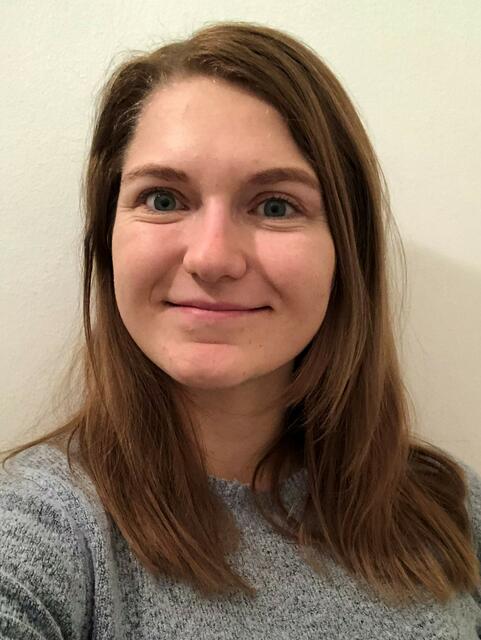 Lena, 22, Medizin: "Der Sezierkurs und Mikroskopieren kann nur vor Ort stattfinden, ansonsten arbeiten wir mit Videokonferenzen oder Ersatzleistungen. Außerdem bin ich ein Fan von den aufgezeichneten Vorlesungen, da man sie sich mehrmals ansehen kann. Leider gibt es oft Serverprobleme, aber wir sind hier auf einem guten Weg." | Foto: KK