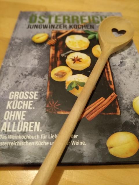 Neues Kochbuch: Österreichs Jungwinzer Kochen.