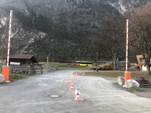 Von der Einfahrt wird man über eine Schleife zum Screening Zentrum geleitet.