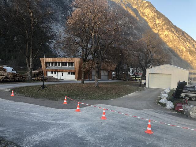 Im Gebäude rechts findet diskret die Testung statt.