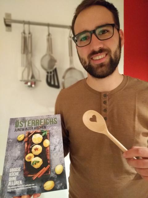 Biowinzer Viktor Fischer durfte auch ein Rezept zum neuen Kochbuch beisteuern.