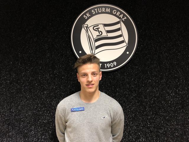 Sandro Schendl unterschrieb nun beim SK Sturm Graz seinen ersten Profi-Vertrag.