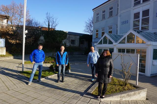 GR Christian Pfeiffer, Landesenergieberater Anton Pasteiner, Schulwart Martin Stangl und gfGR Eva Woisetschläger