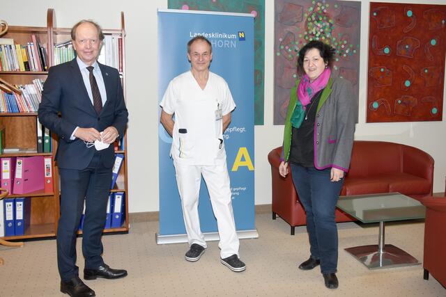 Dr. Andreas Reifschneider (Geschäftsführer Gesundheit Waldviertel GmbH), DGKP Wolfgang Leitner (Stellvertreter der Pflegedirektorin), Mag. Elisabeth Klang (Pflegedirektorin LK Horn-Allentsteig)