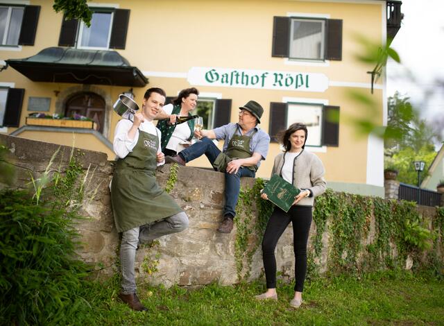 Die Familie Rößl setzt neue Vorhaben wie den Bau eines Weinkellers oder die Zimmerrenovierung bereits um.