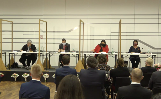 Bei der Angelobungs-Sitzund der Favoritner Bezirksvertretung: Brigitte De Becker Zenker, Marcus Franz, Vizebürgermeisterin Kathrin Gaál und Manuela Sachs (vl).