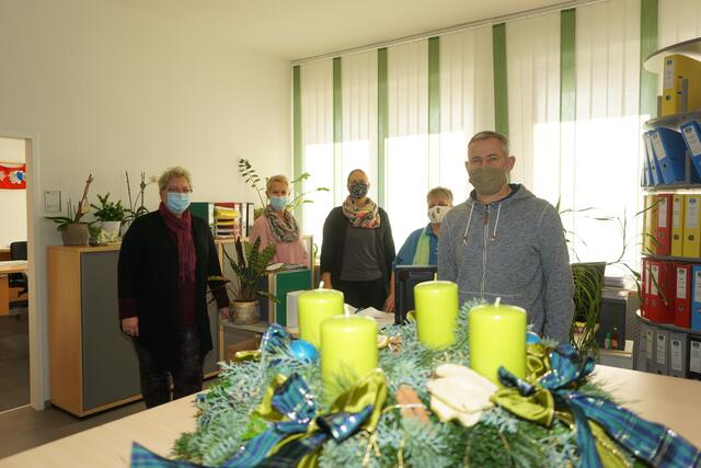 Natascha Klaffl, Heidi Azinger, Sonja Tischer, Amtsleiterin Manuela Messerer und Bürgermeister Herbert Ramler