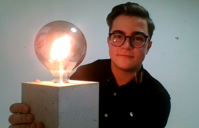 Elias Hirtenlehner von der HTL Waidhofen/Ybbs mit C-Light - dem magischen Designerlicht für den Innen- oder Außenbereich. | Foto: Screenshot/Bezirksblätter