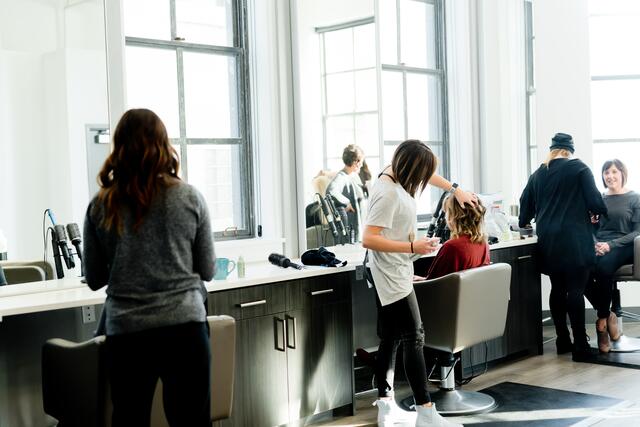 Die Friseurbranche kämpft ums wirtschaftliche Überleben.