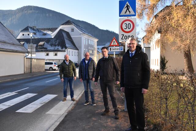 Von rechts: Bürgermeister Georg Gappmayer (ÖVP), Vizebürgermeister Hans-Peter Seitlinger (ÖVP), Vizebürgermeister Helmut Steger (SPÖ) und Gemeinderat Eduard Egger (FPÖ).