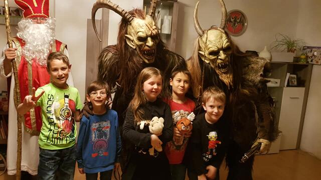 BT: Geht der Nikolaus ins Haus, so wird auch der ehrwürdige Besucher eine Maske tragen. Der Krampus hat es leichter, der zieht sie unten drunter;) | Foto: Höhlenteufel