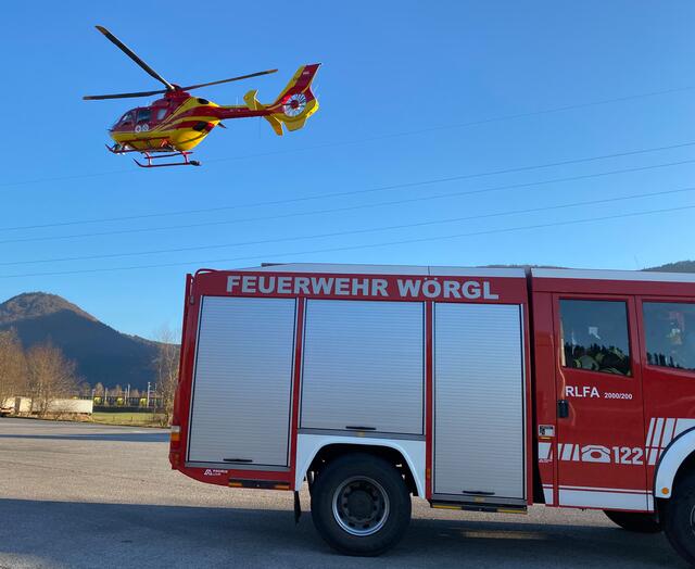 Ein vierzigjähriger Arbeiter stürzte in Wörgl 1,4 Meter tief in eine Werkzeuggrube und verletzte sich dabei am Kopf.  | Foto: ZOOM.Tirol