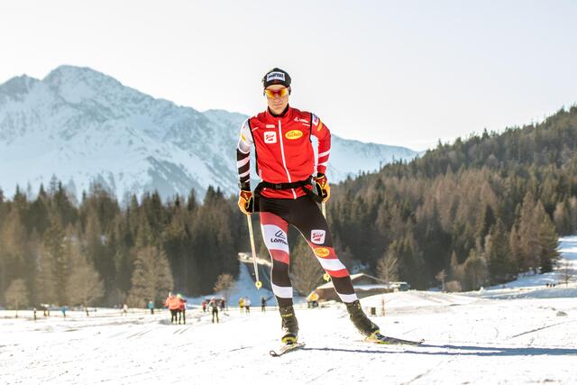 Beim Weltcupauftakt der Kombinierer in Ruka (FIN) gab es für das ÖSV-Team gleich den ersten Podestplatz. Der erst 19-jährige Tiroler Johannes Lamparter schaffte mit einer super Leistung als Zweiter den Sprung aufs Podium. Der Sieg geht an den norwegischen Überflieger Jarl Magnus Riiber, auf Platz drei kombiniert sich Jens Luraas Oftebro (NOR).