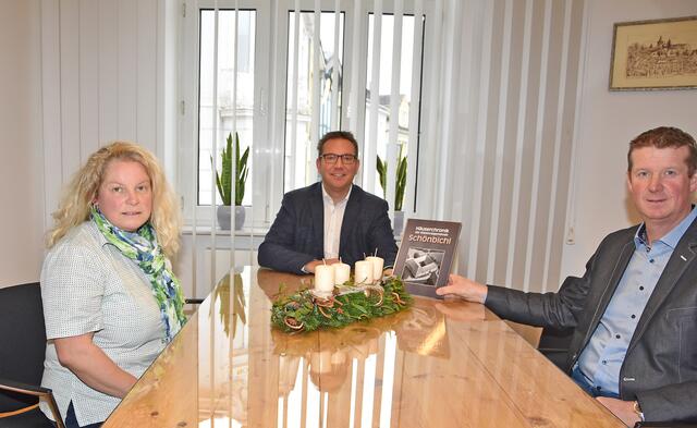 Inge Haiden, Bürgermeister Christian Haberhauer und Lehner Johannes | Foto: Stadtgemeinde Amstetten