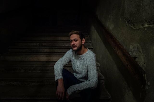 Der Friesacher Schauspieler Christian Krall hat ein Lied für Omas geschrieben.