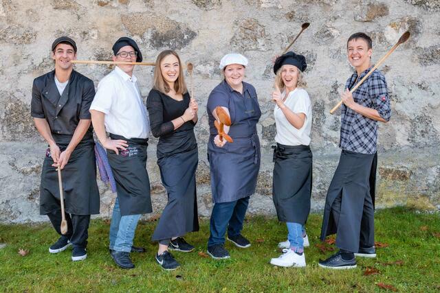 Am Foto v. li. Thomas Hader (Schlüsselwirt), Christoph Schauer (Gasthof Schauer), Johanna Reutner (Gasthof Reutner), Verena Fasching (Rosenmayer Catering), Magdalena Buchinger (Gasthof Schauer) und Gabriele Reutner (Gasthof Reutner).
 | Foto: Hans Hofer