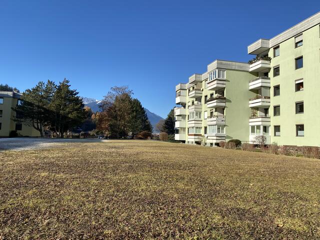 Eine andere Perspektive. Alte - 30 Jahre alte - Wohnanlage, alt aber Tip-top beisammen ... sagen alle! | Foto: Herbert Waltl