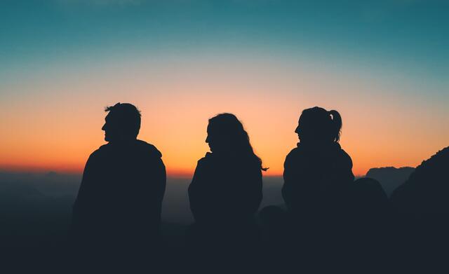 Mehrere Jugendliche trieben sich im Bereich eines unbewohnten Anwesens herum und verstießen gegen die Covid-Bestimmungen.