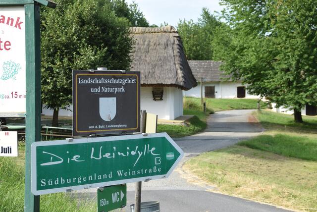 Im Kellerviertel haben heuer fünf "Mini-Buschenschanken" mit limitierter Getränke- und Speisenauswahl aufgesperrt.