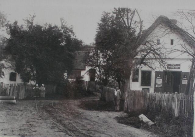 Das Kaufhaus der jüdischen Familie Stein in Unterneuberg. 1930-er Jahre. Das zweite Geschäft befand sich in Oberneuberg-