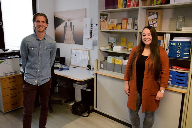 Raphael Perle (Wichtelchallenge Tirol) mit Tina Knapp (Frauenhaus Tirol, Sozialarbeiterin)