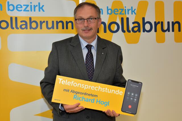 Sprechen Sie mit Richard Hogl mit Vorankündigung am Telefon. | Foto: ÖVP