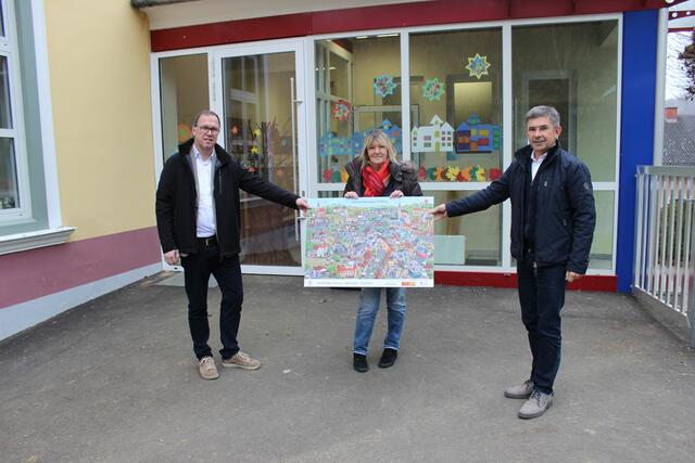 Dietmar Fuchs von der Qualifizierungsagentur, Aloisia Janisch vom Kindergarten Hatzendorf, Landtagsabgeordneter Vizebgm. Franz Fartek (v.l.).