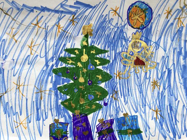 Auf Paulas Bild sieht man, wie das Christkind gerade den Weihnachtsbaum herrichtet.