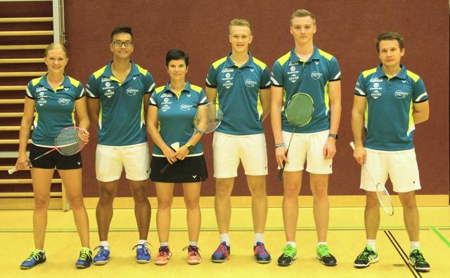 Der Badminton Club Alkoven -  im Bild Iris Freimüller, Wan Richard, Tina Füreder, Michael Scheinecker, Lukas Mittermayr und Ulrich Stoiber (v.l.) - wird von Haustechnik Atzelsberger gesponsert.  | Foto: BC Alkoven