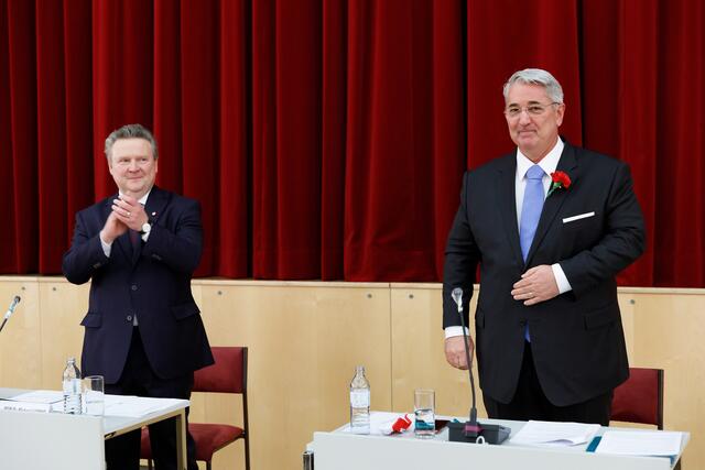 Bei der Angelobung der Bezirksvertretung Donaustadt war Bürgermeister Michael Ludwig (SPÖ, li.) auch dabei.