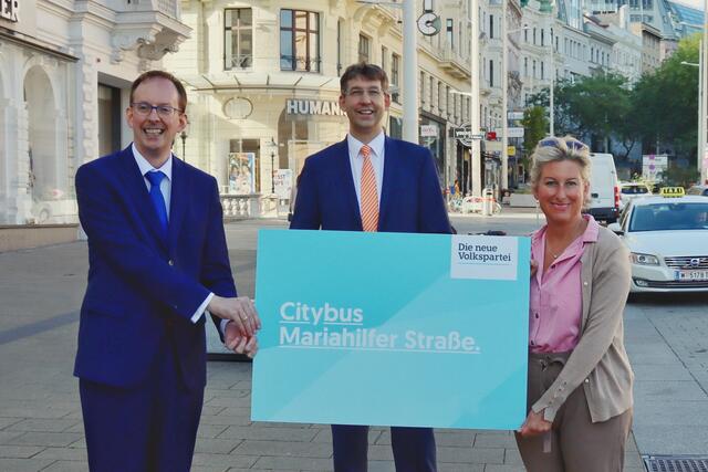 Gerhard Hammerer, Obmann ÖVP Mariahilf, Markus Figl, Bezirksvorsteher Innere Stadt und Christina Schlosser, Obfrau ÖVP Neubau. | Foto: ÖVP