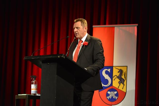 Thomas Steinhart (SPÖ) bei seiner Rede als neuer Bezirksvorsteher für Simmering.