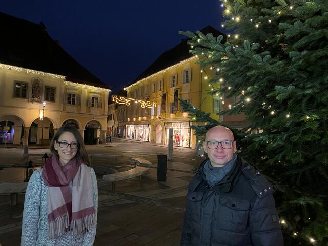 Tourismusverband-Vorsitzende Veronika Kollmanitsch und Geschäftsführer Christian Contola haben den Advent eingeläutet.