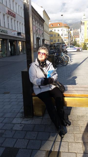 Sonnenstrahlen im Herbst in der Maria-Theresien-Straße genießen.
