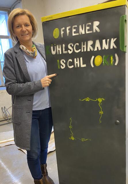 Bad Ischls Bürgermeisterin Ines Schiller mit dem "OKI", der im Rathaus täglich zugänglich ist.