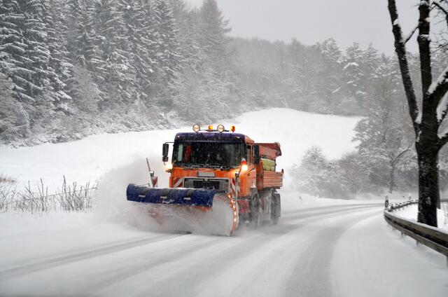 Seit den Sommermonaten bereiten sich die Straßenmeistereien schon auf den Winterdienst vor.