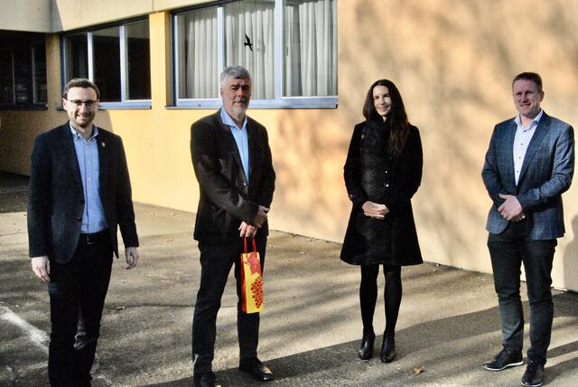 Wachablöse an der MMS St. Barbara: Bgm. Jochen Jance, Johann Lackner, Andrea Kuttenberger (Bildungsdirektion), Manfred Kammerhofer.